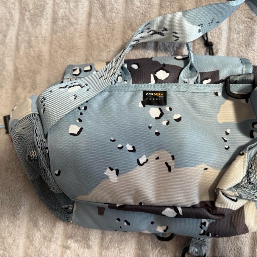 Supreme Blue and Gray Camouflage Crossbody Bag - Picture 2 of 5